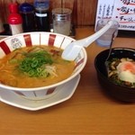 Hakata Men Ou Yatsushiro Ten - 赤ラーメンとチャーシュー丼
                        