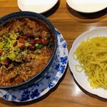 Harbin Hanten Daikyu Shiten - 牛肉の四川風煮込み麺付き