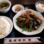 王家菜館 - 料理写真:豚肉とキクラゲ、ピーマン炒め定食　800円