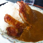 Ramen Beaver - カツカレーの別角度。
                      ボリュームがわかれば嬉しいです！