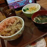 Sukiya Umeda Taiyuji Ten - ゴマ㌧丼 サラダ味噌汁セット