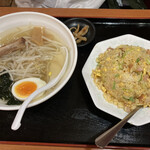 台湾料理 福源 - 嫁さん、塩ラーメンと炒飯セット！