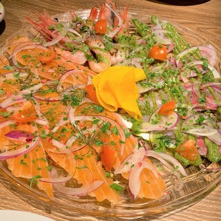 Carpaccio of fresh fish with plenty of volume!