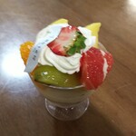 Patisserie Ginza Senbikiya - 赤羽店限定パフェ（￥８６４）