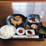 食事処 辰巳 - 日替り　まぐろかつ煮とミニ刺身定食　2021/11/11