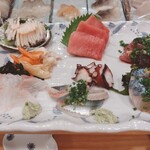 Kiyoshi Sushi - 刺し盛り3人前。左上から時計回りに。あわび、マグロ、カツオ、関鯖、たこ、さんま、ホッキ貝炙り、鯛