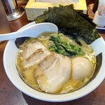 Noko Iekei Ramen Bonchiya - 全部のせラーメン。