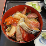 Seafood Shokudo Makotoya - 海鮮漬け丼(鮪、鯵、タコ、サーモン、甘エビ、鯛、〆鯖、マグロ炙り)