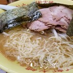 ホープ軒本舗 - 麺の表情。