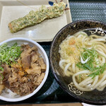 Hanamaru Udon Yumetaunmitoyoten - かけうどんと牛肉ごはんのセット＋ちくわ天