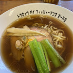 トーキョー ベイ フィッシャーマンズ ヌードル - 醤油らぁ麺　850円