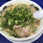 Rairai Tei Okinogami Ten - 背脂、ねぎ多めラーメン