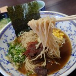 Michi no Eki Yashagaike no Sato Sakauchi Restaurant - 麺リフト　多少伸び気味な麺
                      スープも怪しげな色と味わい？(笑)