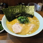 横浜家系 せいせき家 - 辛ラーメン中盛りチャーシュー1枚増し