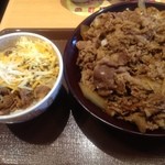 すき家 - 3種のチーズ牛丼とキング牛丼の比較