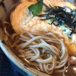 Teuchi Soba Ishikura - たまごとじそばの麺をアップで