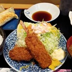 Oshokuji-dokoro Renkichi - 日替わりレンキチ定食850円＋税。焼き餃子・串カツ・牡蠣フライ。