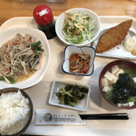 Dining Mother - コラボ定食(税込800円)
                      豚バラと野菜の塩だれ炒め・白身フライ