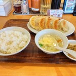 Tokyo Gyoza Ken Ebina Kashiwadai Ten - 唐揚げ登場前のセット