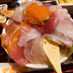 Sosaku Dining Naruhisa - 海鮮丼を上から