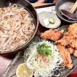 Udon Chaya Sannanbo - からあげうどん、900円。冷か温が選べます。