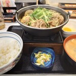 Yoshinoya Ichigaya Eki Mae Ten - 牛すき鍋膳、とん汁