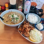 Sandaime Ezo - 蝦夷ラーメン＋から揚げセット　税込780円＋500円