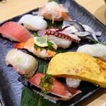 さんきゅう水産 - 令和4年1月 ランチタイム
            サービスセット(にぎり10貫＋赤出汁) 869円