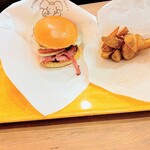 Sasebo Burger BigMan Sasebo Dining Ten - ベーコンエッグバーガー(770円)
                        ジャガフライ(385円)