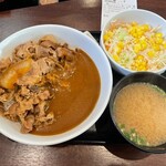 吉野家 - カリガリ牛×牛カルビカレーサラダ味噌汁セット