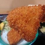 Sai-Sai - 「魚フライ」を箸で持ち上げるとずっしり重さがあります。