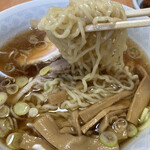 肉よし - 中細縮れ麺