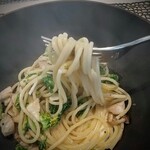 ENGAGEMENT - クリームパスタとは言えあっさりさらり！鶏肉と菜花だと罪悪感も無いですね！