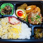 岩永源蔵本店 - 料理写真:日替わりお弁当　５５０円
　　　道の駅みやまで購入