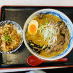 津志田 虎勝軒 - カレーの虎　とり皮丼