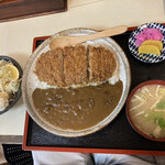 旨い家 - メンチカツカレー全景
ただこのスプーンはカレーが喰いにくいスプーン。