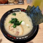 Yokohama Iekei Ramen Yuurakuya Okazaki Uto Ten - 