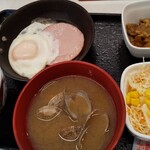 吉野家 - 料理写真:アサリ味噌汁中心にハムエッグ、牛小鉢の朝ごはん！