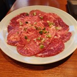 焼肉酒場新世界 - 牛ホホ肉 690円(税抜)