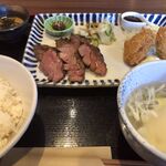 Gyutan Yaki Sendai Henmi Zushi Ten - 牛たん牡蠣フライ定食