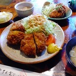 Akasaka Tonpei - ヒレかつ定食 980円とカキフライ 300円 共に税込み