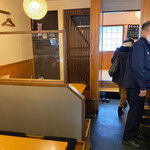 まかない屋 - 店内入るとこんな感じ
奥は小上がり席