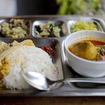 spice kitchen moona - 料理写真:フィッシュカレーは、ステンレスプレートで提供