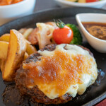 RESTAURANT PICCATA - ◆チーズハンバーグ1000円◆定番の料理長特製ハンバーグに和風ソースであっさりと仕上げ。（ライス・スープ・サラダ付き）＋220円でドリンク、＋110円で料理長特製プリンをセットにできます。