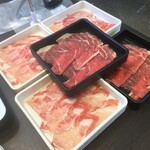 しゃぶ葉 - 初回の注文は、「イベリコ豚」を3皿、「牛 肉」2皿を注文しました。