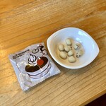 Komeda Coffee Ten Kyudai Gakuken Toshi Ten - ドリンクに付いてきた豆菓子