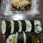 Chicchai Izakaya - テイクアウトで海老天巻き(700円)、国産牛すじうま煮(600円)