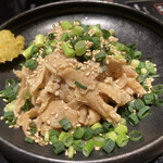 Hakata Motsu-nabe Ooyama Yokohama - どんたくコースについてくる柔らか牛すもつ、通常豚のもつを使うことが多いがおおやまは牛のもつを使っている。確かに柔らかくて美味だった。