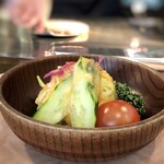 Beef Kitchen Nagakawa - ◆サラダは出す直前にドレッシングをかけられます。 タップリ盛られた「コールスロー」もよく冷えていて美味しい。