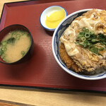 Niihama Kokuryou Shokudo - カツ丼。揚げたてはええねんけど、何かが違う…後、味噌汁は全てが違う。